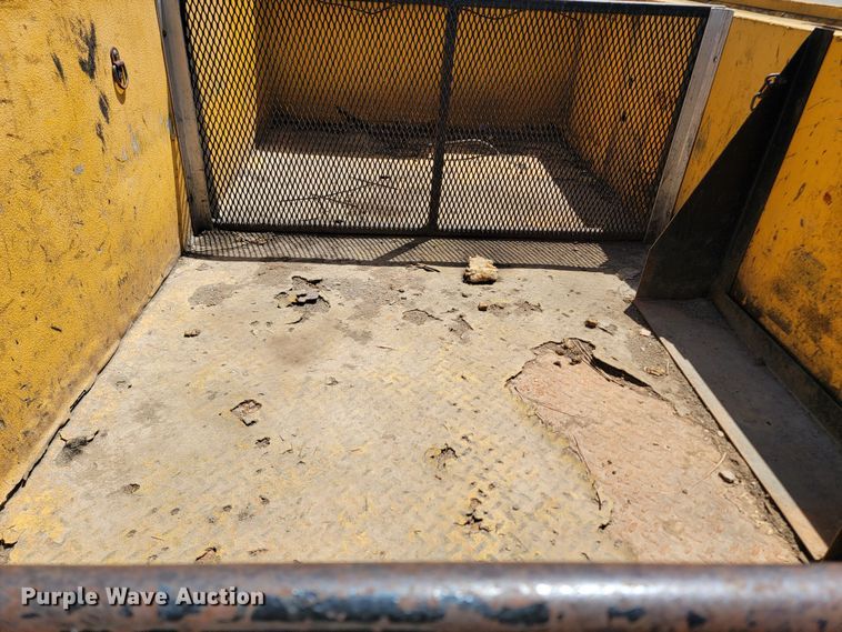 image for item ML9333 2012 Chevrolet Silverado 2500HD  utility bed pickup truck