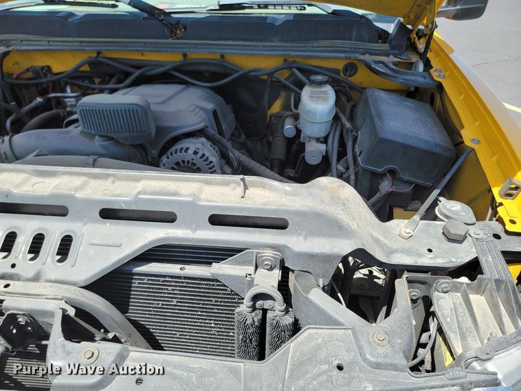 image for item ML9333 2012 Chevrolet Silverado 2500HD  utility bed pickup truck