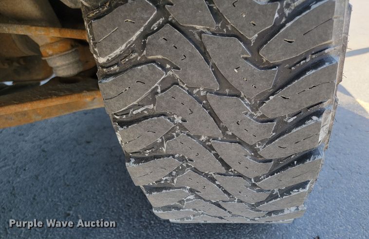 image for item ML9333 2012 Chevrolet Silverado 2500HD  utility bed pickup truck