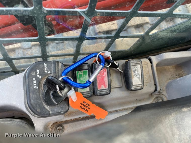 image for item MM9504 2019 Kubota SVL95-2S  tracked skid steer loader