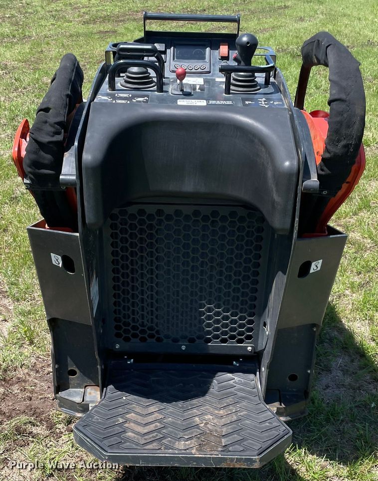 image for item MM9518 Kubota SCL1000  compact utility loader