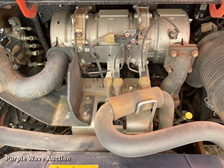 image for item MM9526 2020 Kubota SVL75-2  tracked skid steer loader