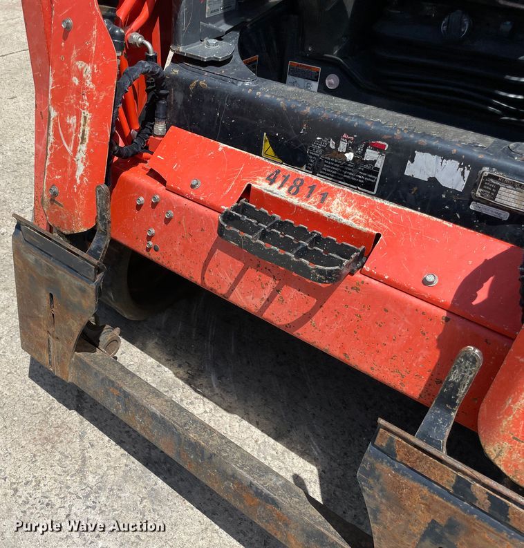 image for item MM9527 2019 Kubota SVL75-2  tracked skid steer loader