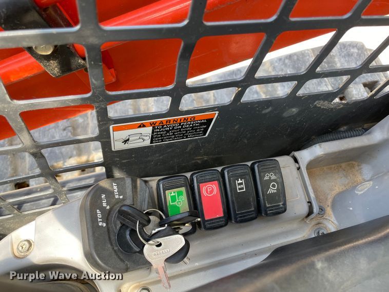 image for item MM9527 2019 Kubota SVL75-2  tracked skid steer loader