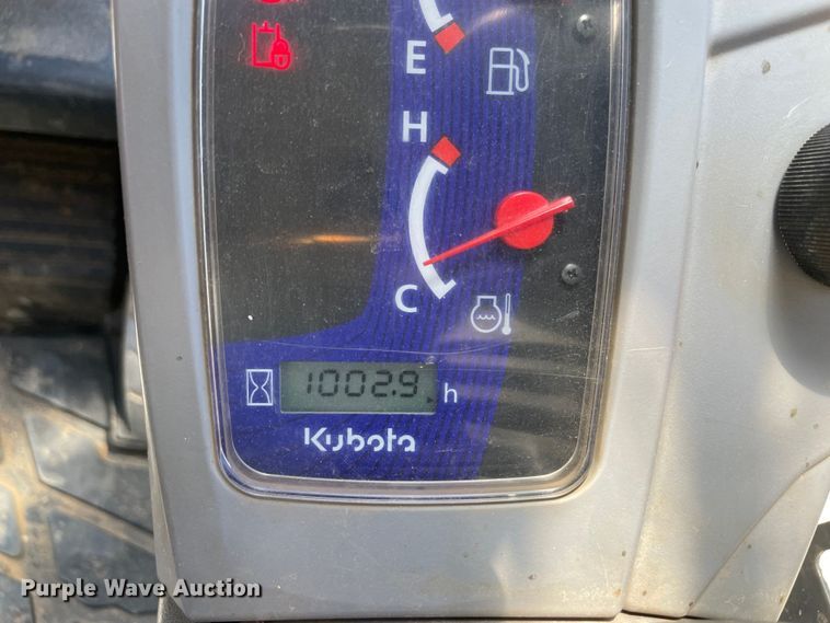 image for item MM9527 2019 Kubota SVL75-2  tracked skid steer loader