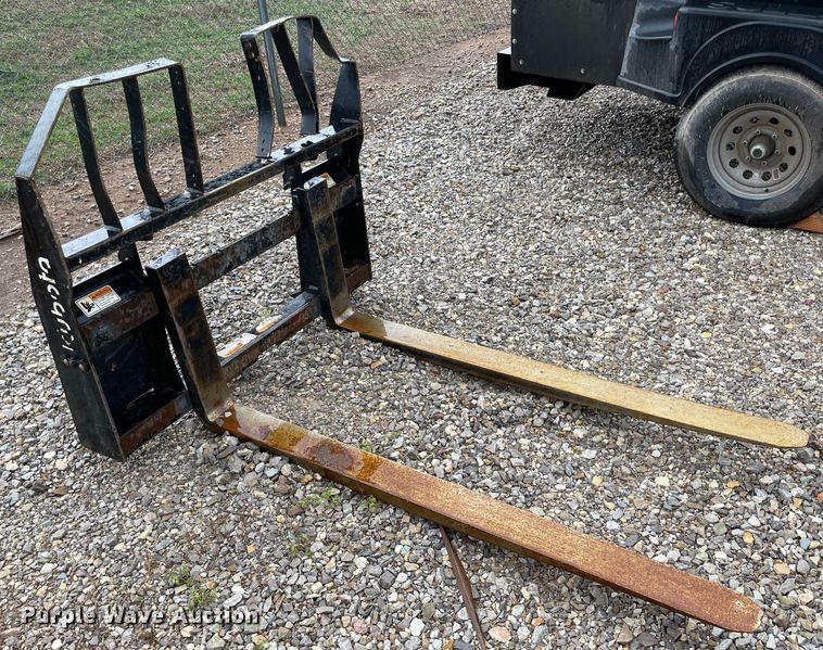 image for item MM9536 Kubota PFL5660  skid steer forks