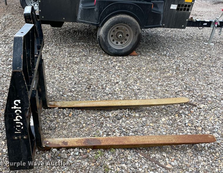 image for item MM9536 Kubota PFL5660  skid steer forks