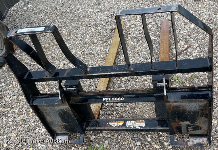 image for item MM9536 Kubota PFL5660  skid steer forks