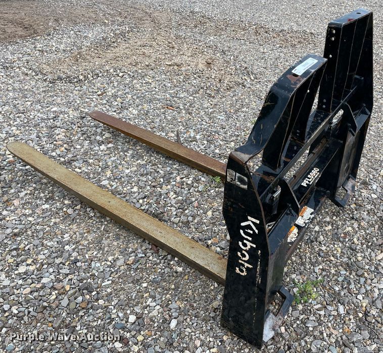 image for item MM9536 Kubota PFL5660  skid steer forks