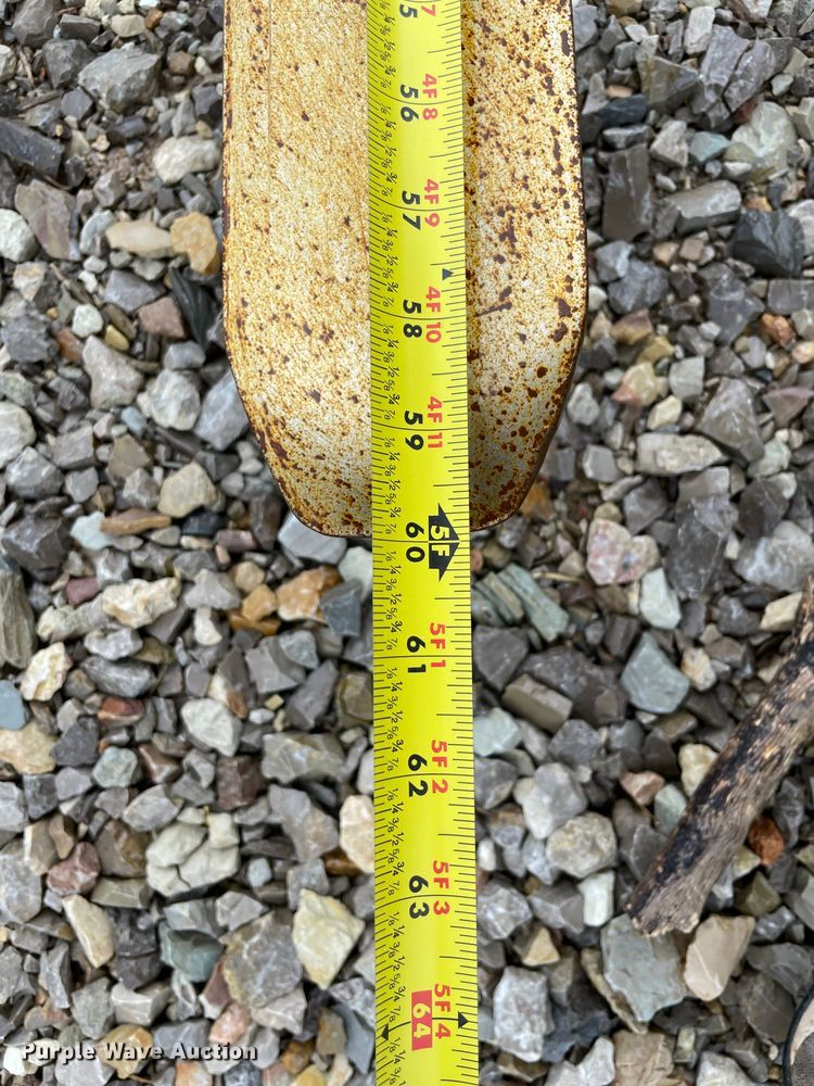 image for item MM9536 Kubota PFL5660  skid steer forks