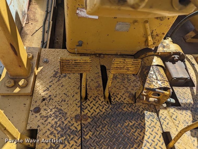 image for item MN9995 Caterpillar D7  tack rig