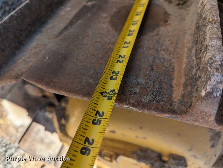 image for item MN9995 Caterpillar D7  tack rig