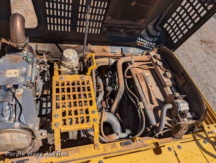 image for item MN9997 2012 Komatsu PC210LC-10  excavator