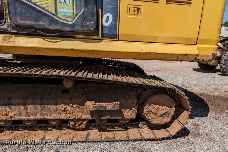 image for item MN9997 2012 Komatsu PC210LC-10  excavator