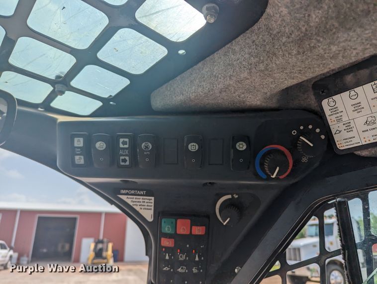 image for item MO9022 2022 John Deere 325G  tracked skid steer loader