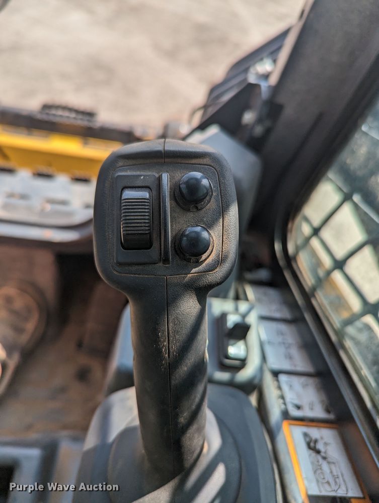 image for item MO9022 2022 John Deere 325G  tracked skid steer loader