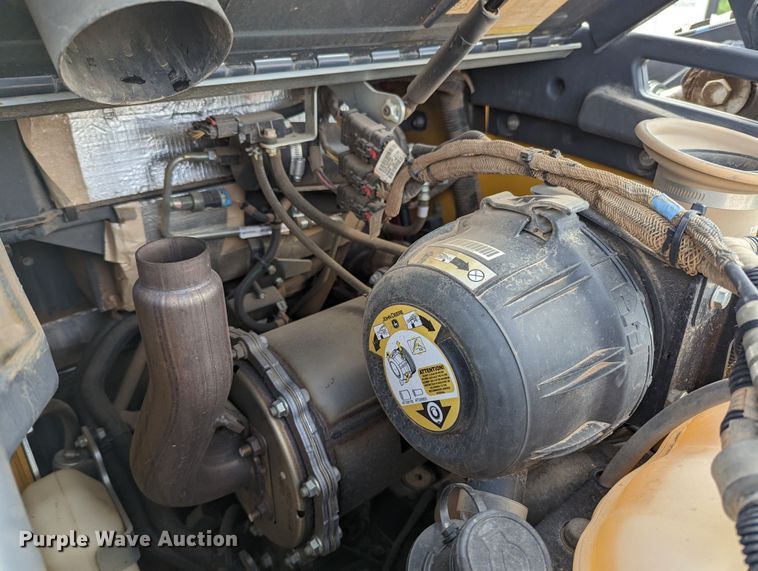 image for item MO9022 2022 John Deere 325G  tracked skid steer loader