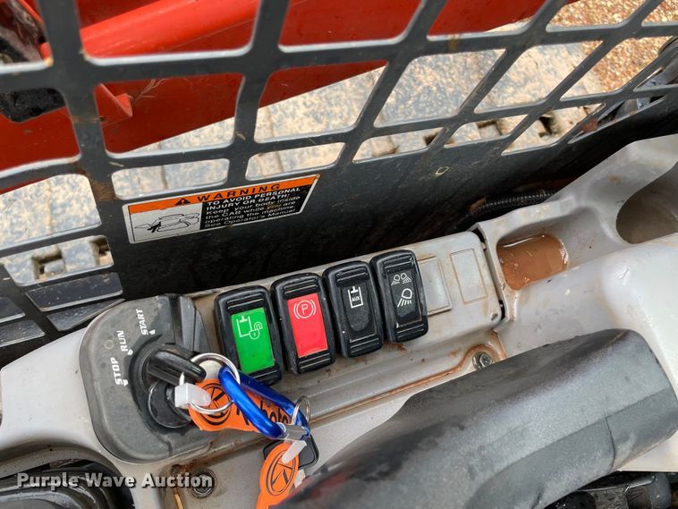 image for item MR9039 2020 Kubota SVL75-2  tracked skid steer loader