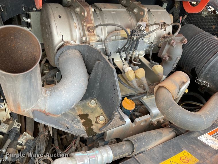 image for item MR9039 2020 Kubota SVL75-2  tracked skid steer loader