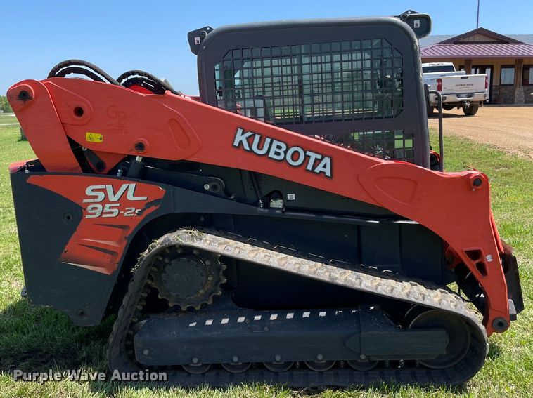 image for item MR9044 2020 Kubota SVL95-2S  tracked skid steer loader