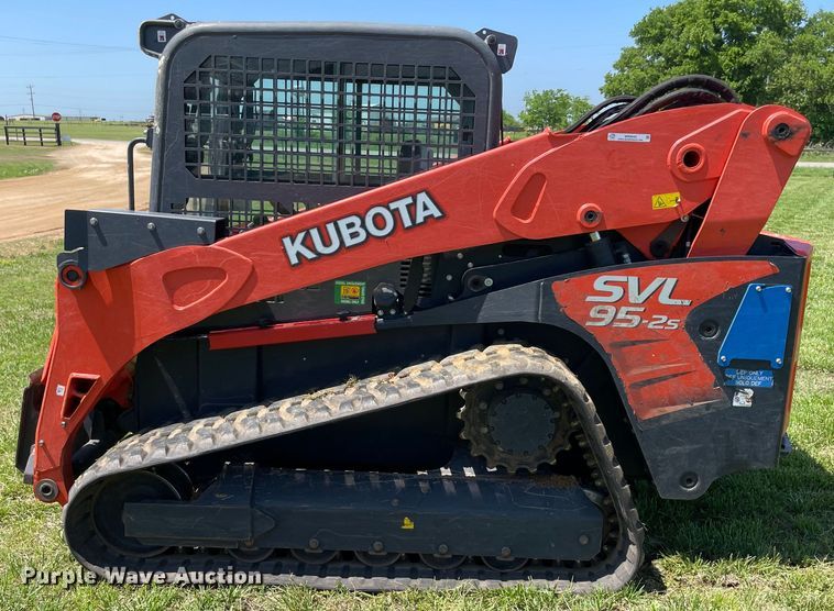 image for item MR9044 2020 Kubota SVL95-2S  tracked skid steer loader
