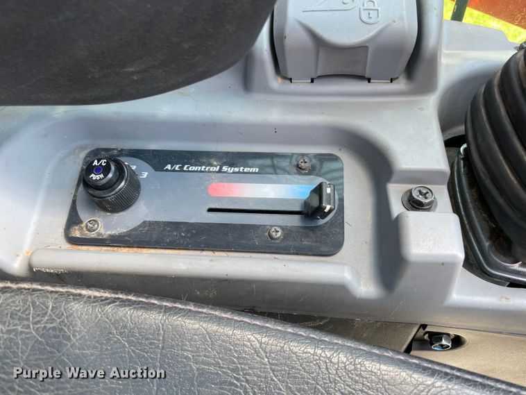 image for item MR9044 2020 Kubota SVL95-2S  tracked skid steer loader