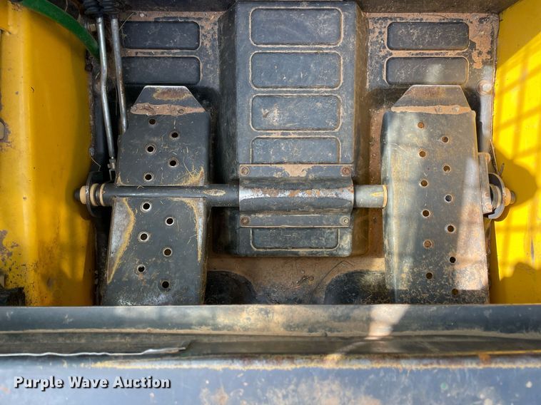 image for item MR9050 2020 New Holland C332  tracked skid steer loader