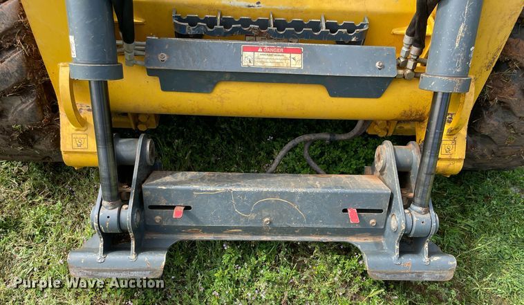 image for item MR9051 2014 Gehl V400  skid steer loader