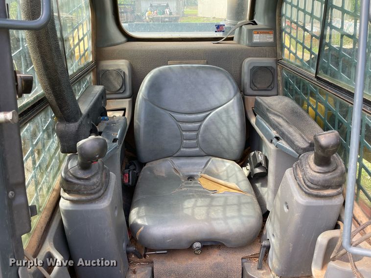 image for item MR9051 2014 Gehl V400  skid steer loader