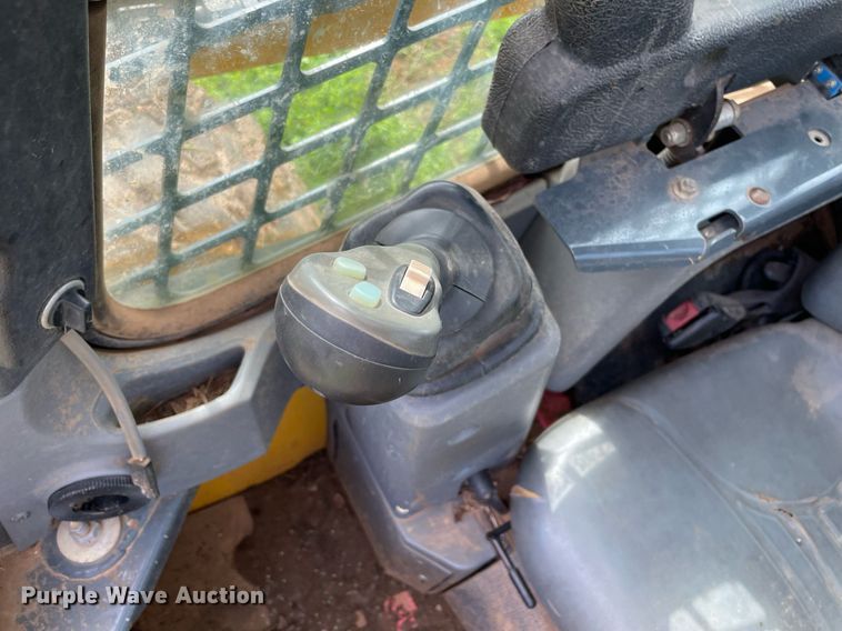 image for item MR9051 2014 Gehl V400  skid steer loader