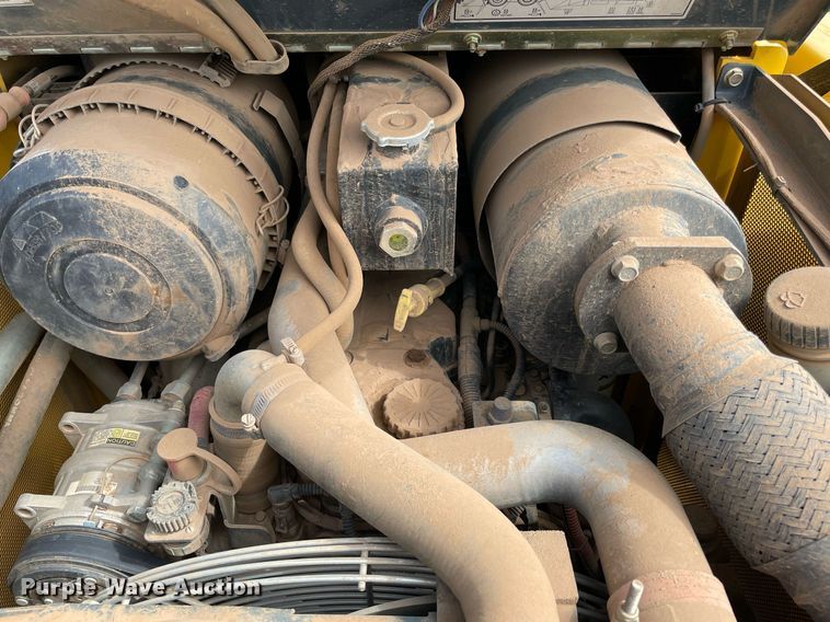 image for item MR9051 2014 Gehl V400  skid steer loader