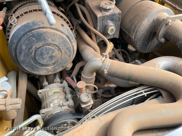 image for item MR9051 2014 Gehl V400  skid steer loader