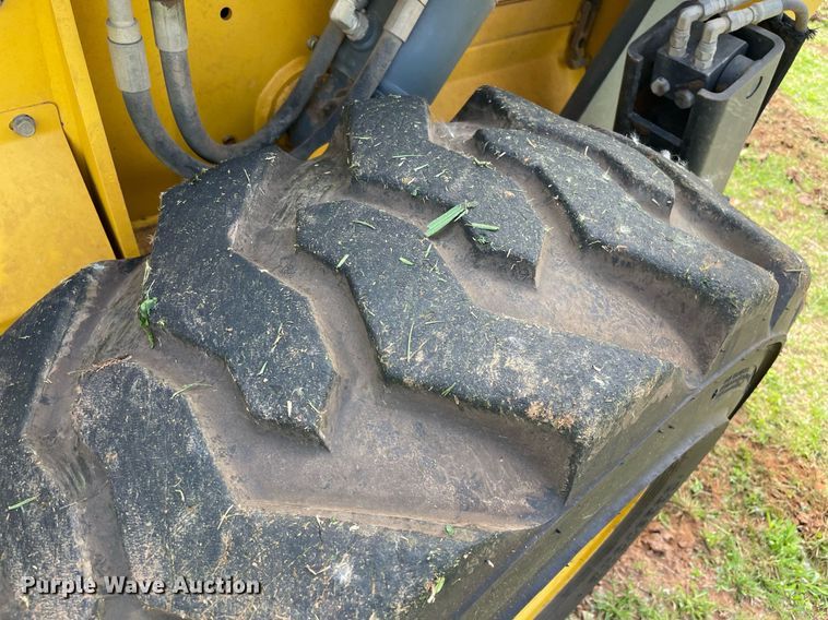 image for item MR9051 2014 Gehl V400  skid steer loader