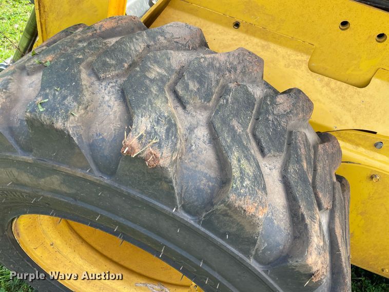 image for item MR9051 2014 Gehl V400  skid steer loader