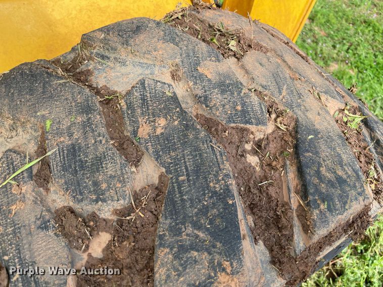 image for item MR9051 2014 Gehl V400  skid steer loader