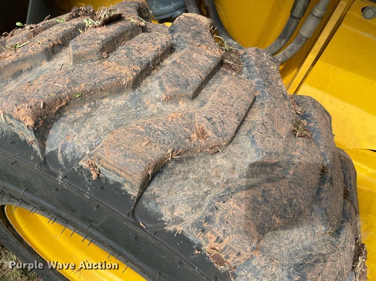 image for item MR9051 2014 Gehl V400  skid steer loader