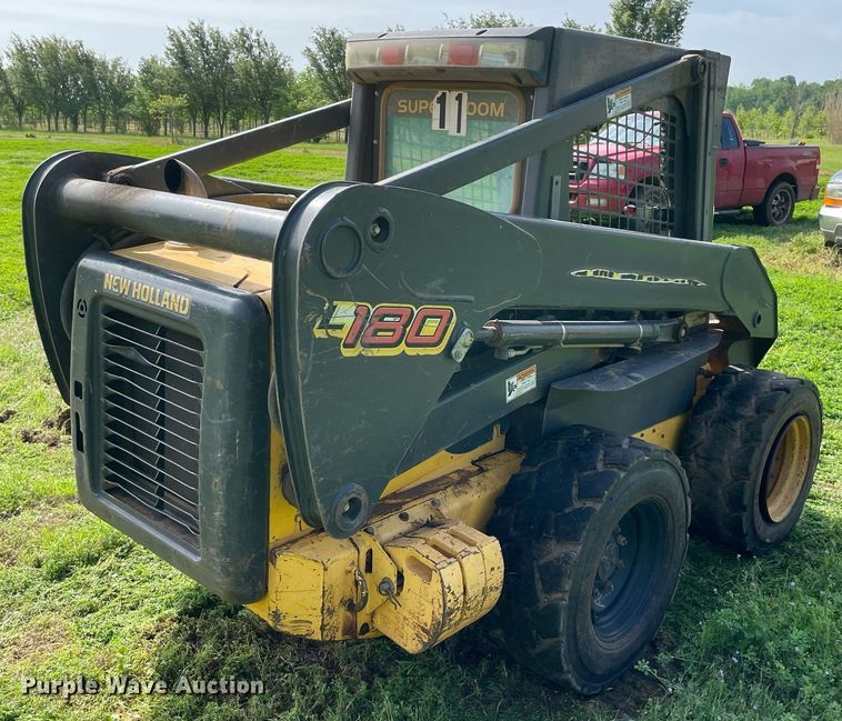 image for item MR9052 2010 New Holland L180  skid steer loader