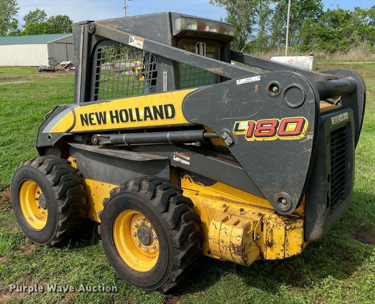 image for item MR9052 2010 New Holland L180  skid steer loader