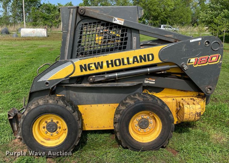 image for item MR9052 2010 New Holland L180  skid steer loader