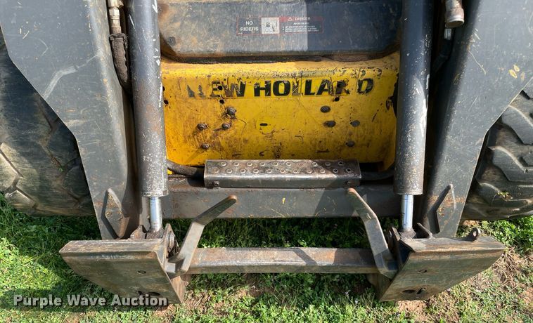 image for item MR9052 2010 New Holland L180  skid steer loader