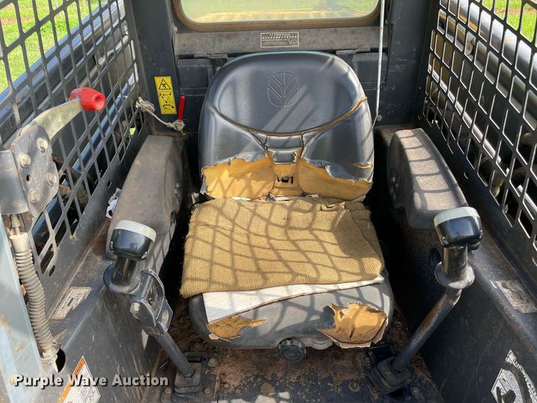 image for item MR9052 2010 New Holland L180  skid steer loader