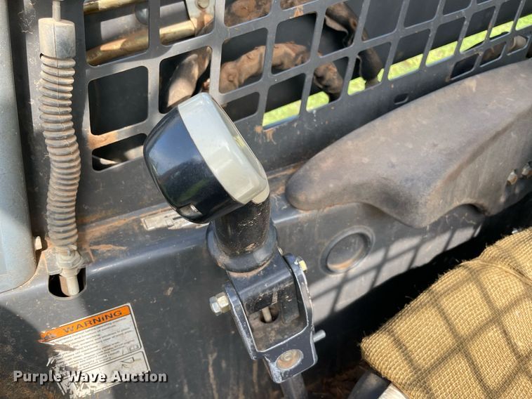 image for item MR9052 2010 New Holland L180  skid steer loader