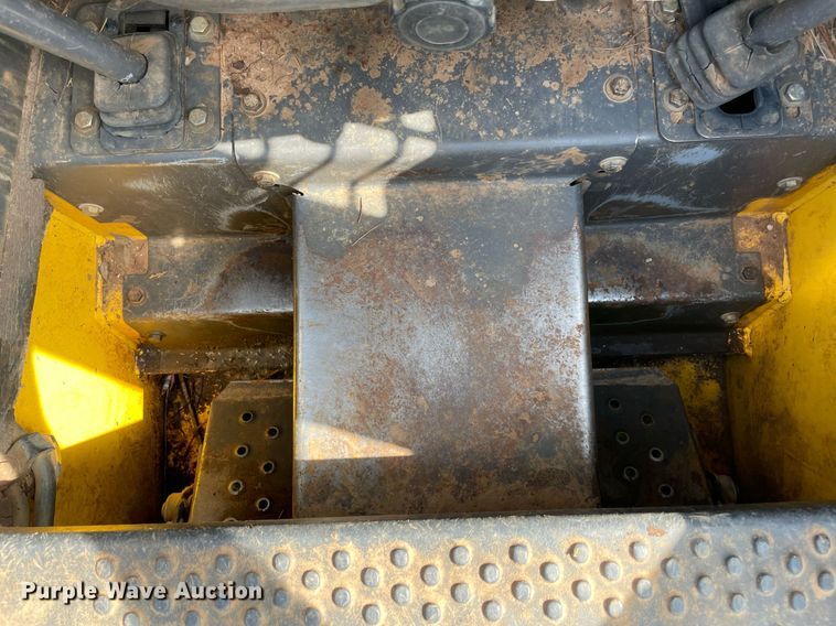 image for item MR9052 2010 New Holland L180  skid steer loader