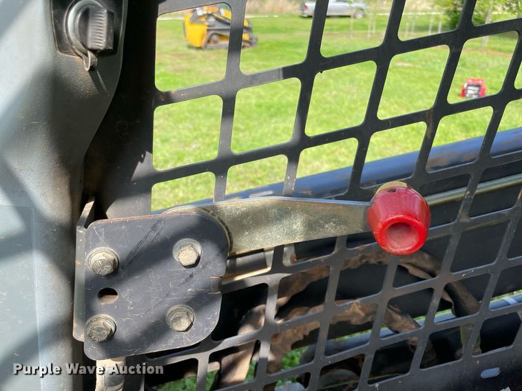 image for item MR9052 2010 New Holland L180  skid steer loader