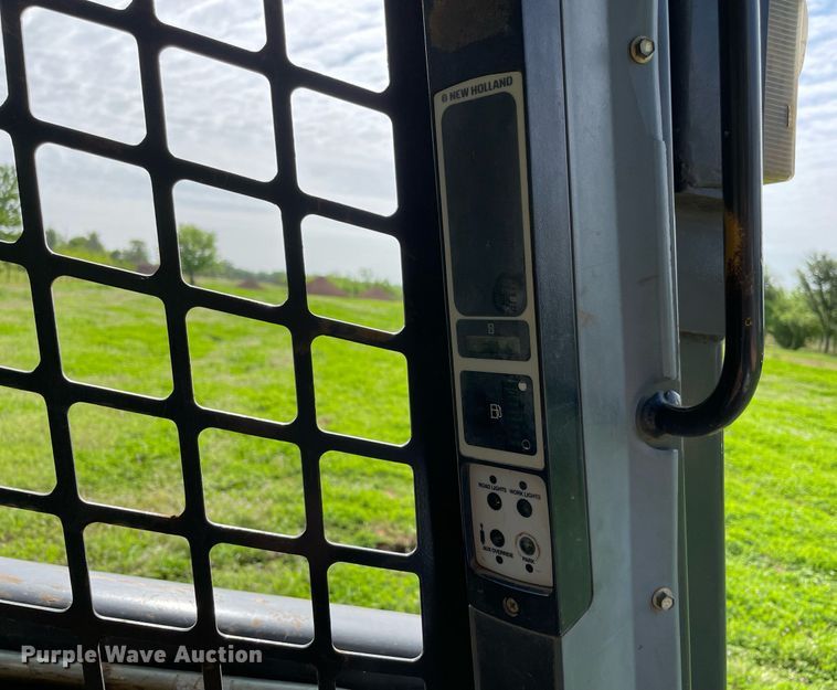 image for item MR9052 2010 New Holland L180  skid steer loader