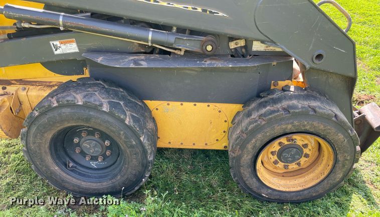 image for item MR9052 2010 New Holland L180  skid steer loader