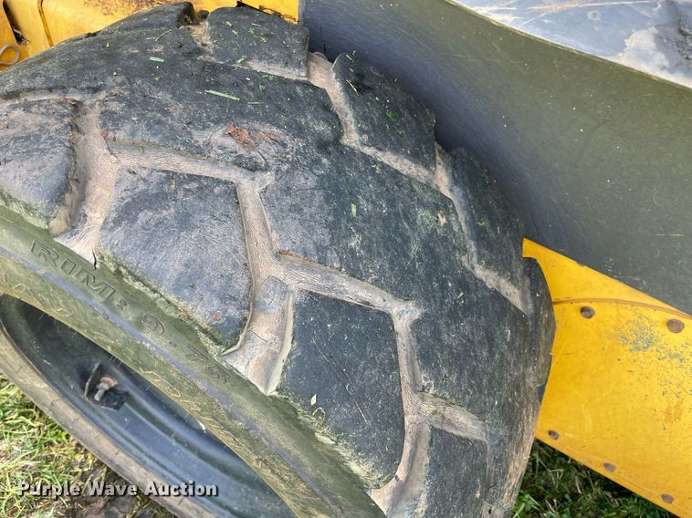 image for item MR9052 2010 New Holland L180  skid steer loader