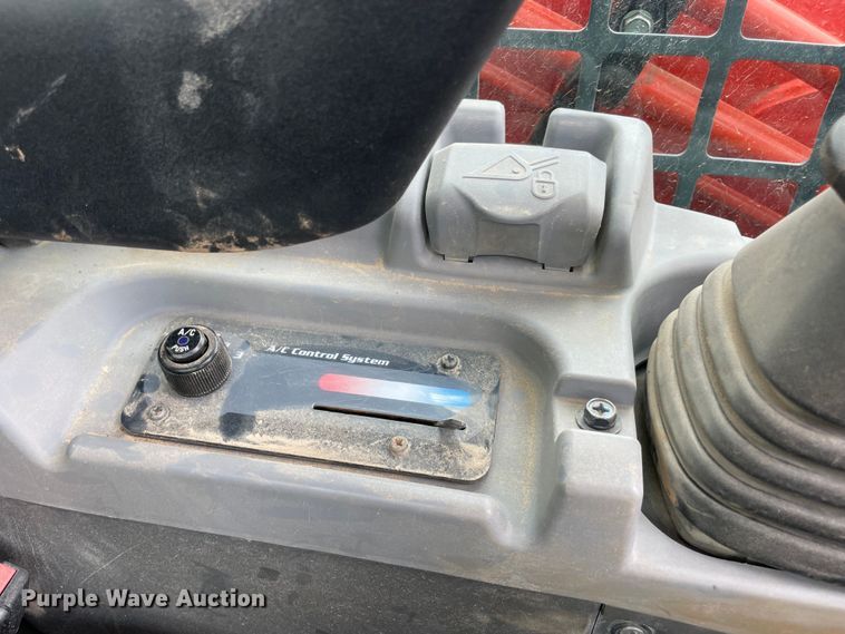 image for item MR9064 Kubota SVL95-2S  tracked skid steer loader