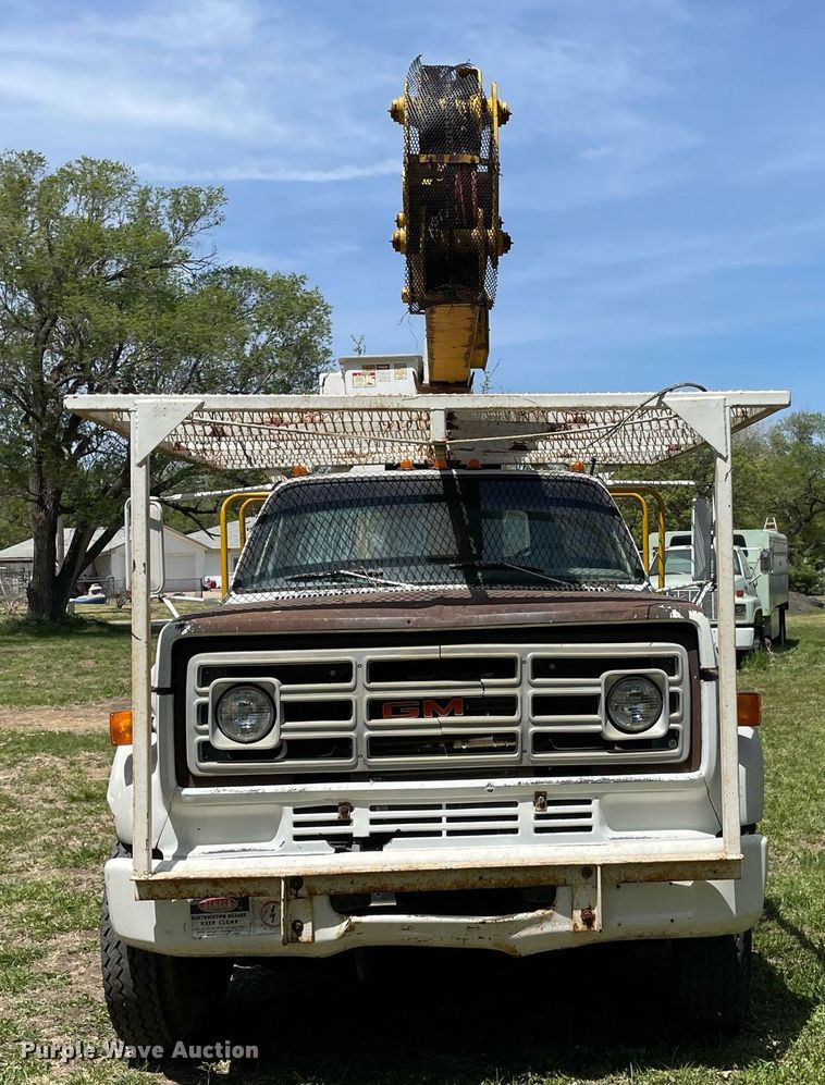 image for item MS9753 1987 GMC C7000  bucket truck