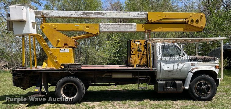 image for item MS9753 1987 GMC C7000  bucket truck